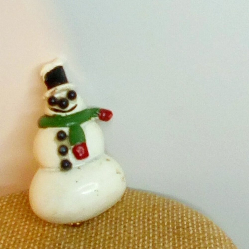 Beautiful Cora Snowman Brooch
